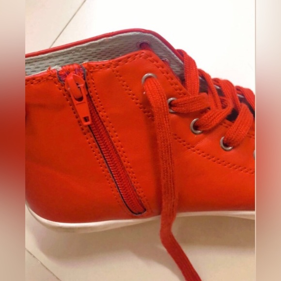 Unused, Red Sneakers from United Colors Of Benetton, These are absolutely New! - Picture 2 of 4